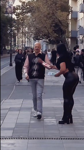 25K views · 747 reactions | prank this 浪 woman bodybuilder public place #femalebodybuilder #motivation #FitnessMotivation #fitnessmodel #femalemuscle #womensfitness #fitness #ifbbmodel | world Fitness Girl | Facebook