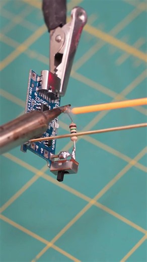 I Built a Minimalist Filament LED Lamp From Brass Wire
