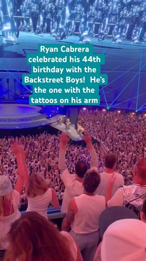 What a fun surprise to see ‪@ryancabrera‬ just rows ahead of me at the sphere! #backstreetboys
