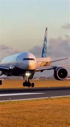 Last-Second Alignment! ✈️ Boeing 777 Crosswind Landing 4K