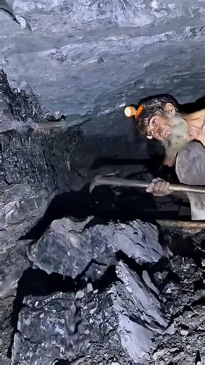 Underground coal mine 🤪 #minecraft #mineralindustry #mining #mininggyan #coalmining #satisfying