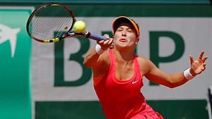 Eugenie Bouchard falls to Maria Sharapova at French Open