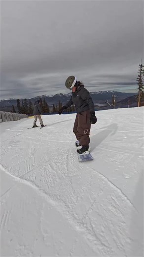 Tommie Bennett on Instagram: "Can I help this beginner Snowboarder with their heel side edge? #snowboarding"