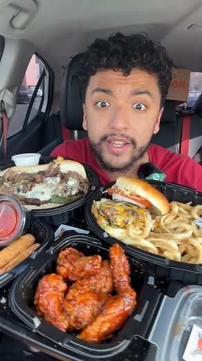 OmarTheCritic on Instagram: "Trying Hooters For The First Time‼️ #foodie #foodreview #fastfoodreview #fastfood #tastetest #foodcritic #foodies #mukbang #hooters #hootersgirl"