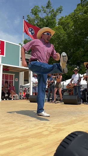 Clogging vs. Buck Dancing: Spotting the Differences