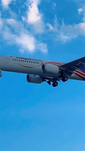 Malaysia Airlines The final approach on ninoy aquino airport manila🛬