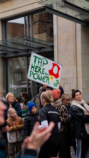 swb on Instagram: "Das war der 20. swb-Marathon! Emotionen, Rekorde, Sturmflut, Streckenänderungen - die Jubiläumsausgabe des Marathons brachte so einiges mit sich. 勞 Was sagt ihr zum 20. swb-Marathon - und viel wichtiger: sehen wir uns nächstes Jahr wieder?  #bremen #swb #marathon"