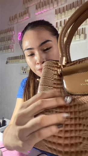 Bestselling Croc-Embossed Bright Leather Women Crossbody Bag With Removable Strap👜 🔗Purchase Here: https://vt.tiktok.com/ZSAPe6bCw/ Product details are in the pinned comment below. | Airine Lapiz