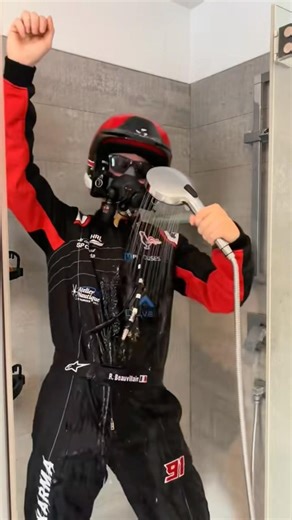 Race edition ! #shower #sing