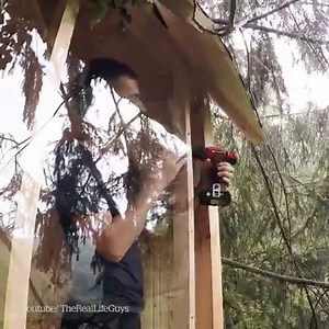 This treehouse is next level! 😱 Credit: The Real Life Guys | VT