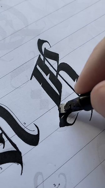 Gothic Letter “R” Tutorial for Lettering Enthusiasts