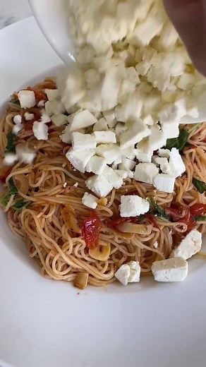 Instead of making baked feta pasta try cooking it all in one pan #fetapasta #pastarecipe #learnontiktok #tiktokpartner