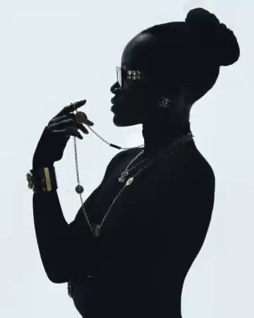 Take a look! 🖤 CHANEL Eyewear Collection | Spring-Summer 2025 campaign with Nana Komatsu, Kendrick Lamar, Lupita Nyong’o and Margaret Qualley. Directed by Karim Sadli. #CHANELEyewear #CHANELSunglasses | Lupita Nyong'o