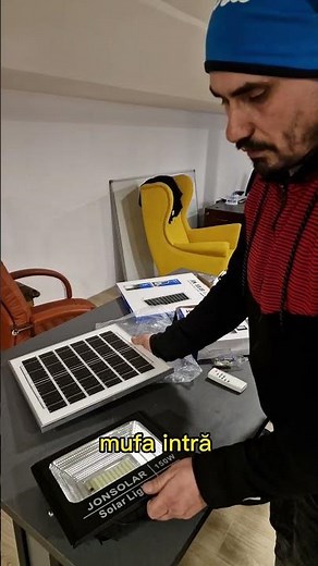 Proiector LED cu panou solar, 150W, telecomanda, senzor de lumina