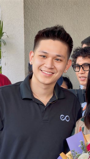 ANG GWAPO!!! The Miss Cosmo Director of Licensing Lam Loi visited Sultan Kudarat, Philippines, to witness the grand homecoming parade of Chelsea Fernandez. ✨#MissCosmo #ChelseaFernandez #HomecomingParade #SultanKudarat #PageantTalk | Pageant Talk