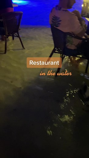 We were literally sitting at the edge of the water! #aruba #palmbeach #flyingfishbone #tiktoktravel #fypage #arubarestaurant #arubaeats