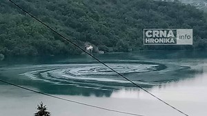 (VIDEO) Misteriozna pojava na Jablaničkom jezeru. Pojavio se ogromni vir?