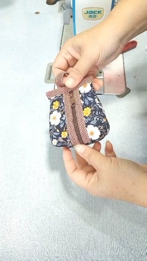 7.3K views · 89 reactions | Easy sewing bag home how to make coin purse #sewing #handmade #coinpurse #sewingideas #sewingtips #sew #diybag #diyecor #diycrafts #diyinspiration #family #love #gifls | Diy By.rutchanoo | Facebook