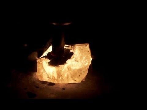 Quartz crystals EXPLODING with LIGHT (Triboluminescence / Blackbody Radiation)