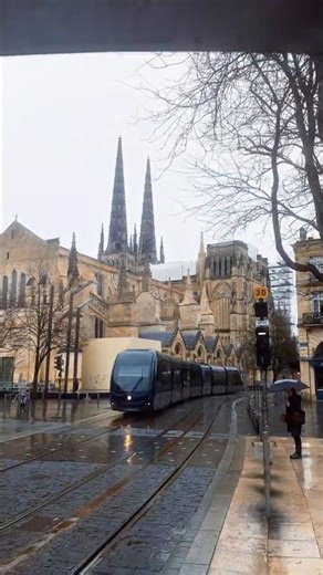 One Minute in Bordeaux 🇫🇷 | Walking to Saint-André Cathedral ASMR #shorts