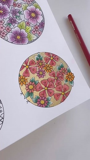 🤩 TRY THIS! A super fancy colouring trick in your copy of Small Victories. 💛 Grab your gold pen, I love this Sakura permanent gold marker in the Extra Fine nib. 😊 Do a test patch and check the ink won’t bleed in your book! 🌟 Then colour the BACKGROUND of your picture.🌈 Once dry, use your colouring pencils and add a splash of colour. 🤩 Ta Da!Give it a shot!Much love, Johanna x #livecolorfully #colorventures #colorcolourlovers #thatcolorproject #colourmehappy #createeveryday #colortherapy #d