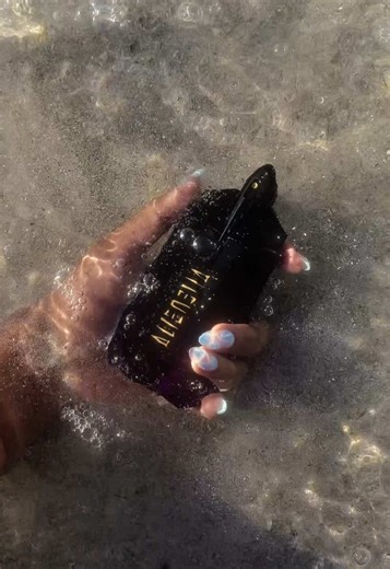 A fragrance that lingers. Magnetic. Bold. Otherworldly. Alien Extra Intense by MUGLER @MuglerOfficial #AlienExtraIntense #MuglerAlien #MuglerFragrances #Fragrance #AD