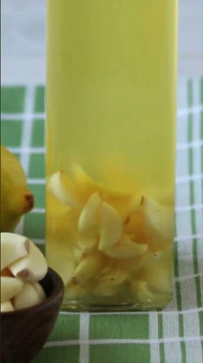 The INSTANT Health Benefits of Lemon Mixed With Garlic