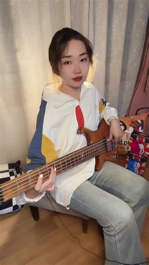 【03-04 22点】PinkBass直播录播切片《这个吉他怎么没有声音？！》