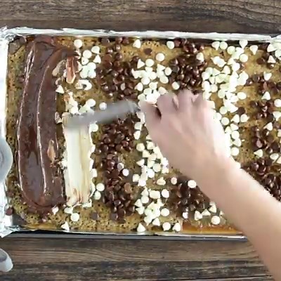 Make a batch of this easy Cookies & Cream Toffee Bark to snack on during movies and game nights. SEE THE FULL RECIPE HERE: https://insidebrucrewlife.com/cookies-and-cream-toffee-bark/ | Inside BruCrew Life