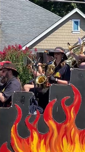Aurora Colony Days Parade with Portland’s Power Pep Band make it like a street dance!