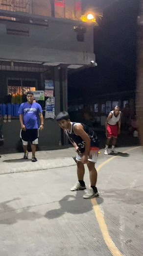 "Small frame, big game—flying high and raining threes." -Air sakto | Selection TV