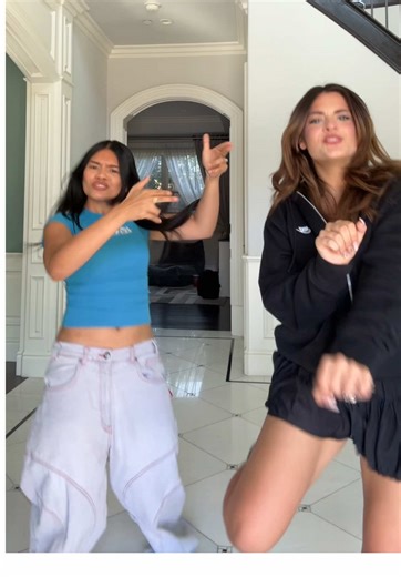 walk it out 😛 @Valerie Lepelch 🇵🇪 | valerie lepelch