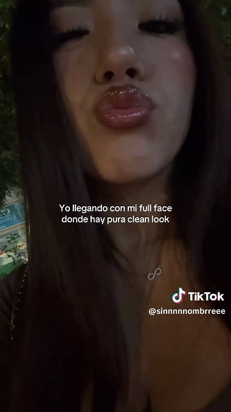 Clean Look: Maquillaje y Estilo Latina