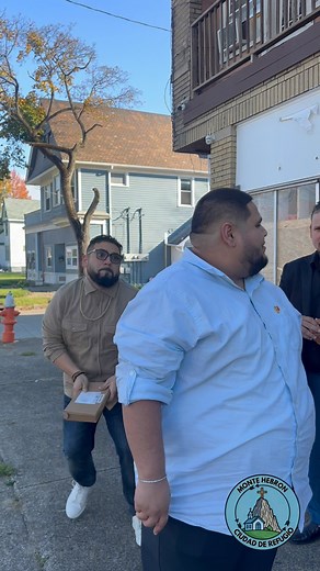 4.9K views · 22 reactions | Si quieres ser parte de nuestra iglesia disfrutar de nuestros servicios te invitamos en la 3801 Denison Ave Cleveland Ohio y a gozar con nuestro Evangelista Norberto Flores Méndez y el ministerio Cleveland 360 Impacto Evangelístico Que están impactando las calles de Cleveland!! Dios los bendiga #montehebronciudadderefugio #mhcr #pastoresandino #Dios #cleveland #impacto | Monte Hebron Ciudad De Refugio | Facebook