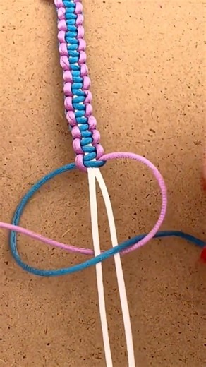 Pulsera de Hilo con Nudo Plano #pulserasdehilo #diy #hechoamano #bisuteria #bracelet #tutorial