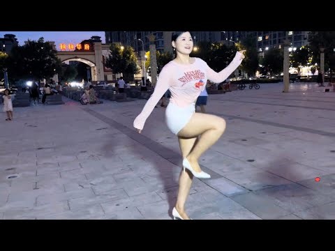 鬼步高跟鞋跳《众人划桨开大船》太有感染力了！