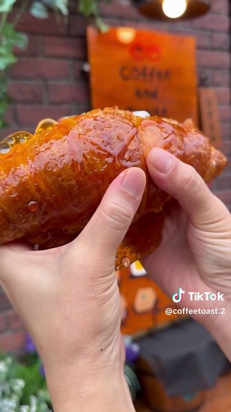 三軒茶屋のクロワッサンとキャンディワッサン：テイクアウトグルメの魅力