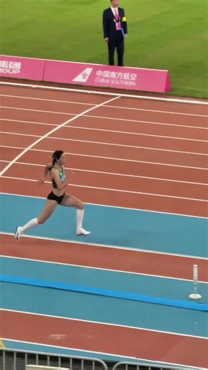 女子三级跳_三级跳赛场_江苏周慧14米06夺冠湖南李艺13米92广东曾蕊13米91 #sprinter #trackandfield