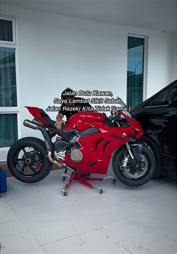 Cinematic Ducati Panigale V4: Sound dan Aksi