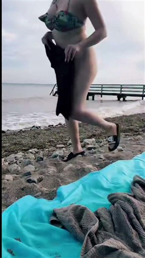 Hot bikinis #livestream #periscope #broadcast #routines #beach #ootd
