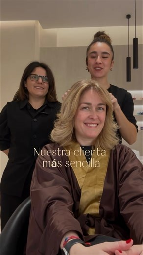 Salón Reichel on Instagram: "Nuestra clienta más sencilla: La Máxima Directora de Reichel🫰🏻🤎 Un trabajo de 2. Con mucha técnica y sutil visual con #diacolor en raíz, #dialight para un reflejo perfecto y una técnica de MICROlights que ya hemos bautizado: Soplo de Ángel🪽✨ Dejadnos en comentarios que os parece!🫶🏻"