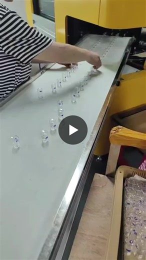 #glassbottle #rollonbottle #essentialoilpackaging #cosmeticpackaging #glassmanufacturing #packagingengineering #b2bpackaging #productionline #customglass | 李成楚