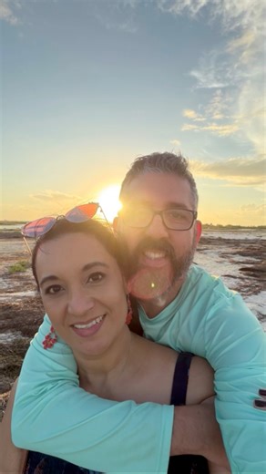 Such a phenomenal day with over 10K steps covering the perfect little town of Tarpon Springs! Started off with a Bayou breakfast followed by coffee & iced tea at a trendy cafe. Visited some unique shops & window shopping working up an appetite for the absolute BEST Greek souvlaki salad I have ever eaten! A history lesson on the sponge dock industry as we waited for our sunset dolphin cruise to begin! We cruised to a private island to bring home some seashells where Hen tried to sneak home a rath