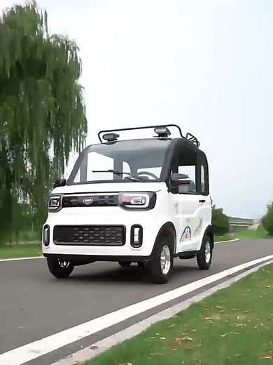 Enclosed mobility scooter