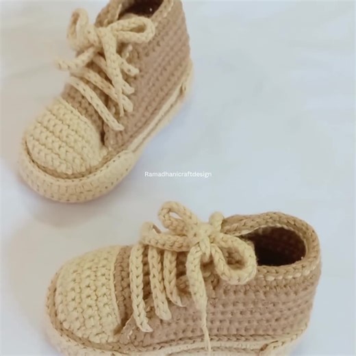 Crochet Baby Sneaker Pattern: Easy Unisex Booties PDF Download - Etsy
