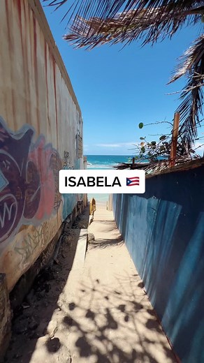 Explora Playa Montones en Isabela, Puerto Rico