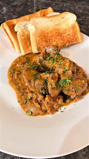 Creamy chicken livers soaked in milk for 2 hours to remove that strong taste and leave them extra tender, then cooked with caramelised onions, garlic, spices, and finished with rich cream for that smooth, silky sauce that hits every time 🤤🔥 Soft, flavour-packed, and perfect with bread, pap, or rice — this is proper comfort food done right. #CreamyChickenLivers #HomeCooking #FoodTok #ComfortFood #SouthAfricanFood
