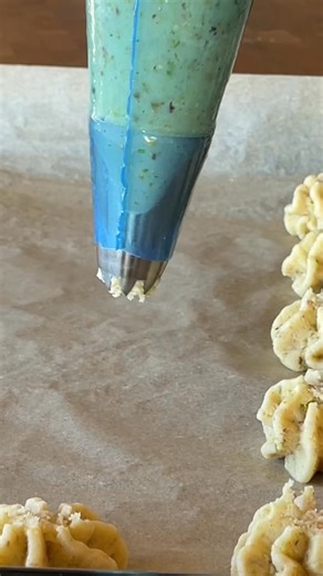 11K views · 21 reactions | Zartes Pistazien-Spritzgebäck – einfaches...