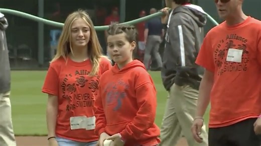 10-year-old girl with terminal cancer throws out first pitch at MLB game
