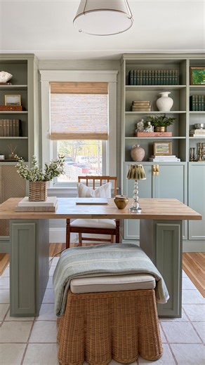 Greer Gagnier on Instagram: "One of my favorite projects I did this year was building this standing desk for our home office makeover 💚 It’s so hard to find an adjustable desk that’s not super modern and that vibe just doesn’t fit with the style of our home, so we made our own and it turned out to be simpler than we thought! Comment “desk” for a link to everything we used to build the desk & everything else in the office! https://liketk.it/5IX5i #standingdesk #diydesk #homeoffice"